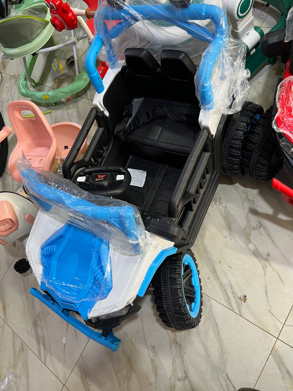 🚗💨 Offrez l’aventure à votre enfant !

Découvrez cette superbe voiture électrique rechargeable télécommandée, parfaite pour les enfants de 1 à 6 ans.