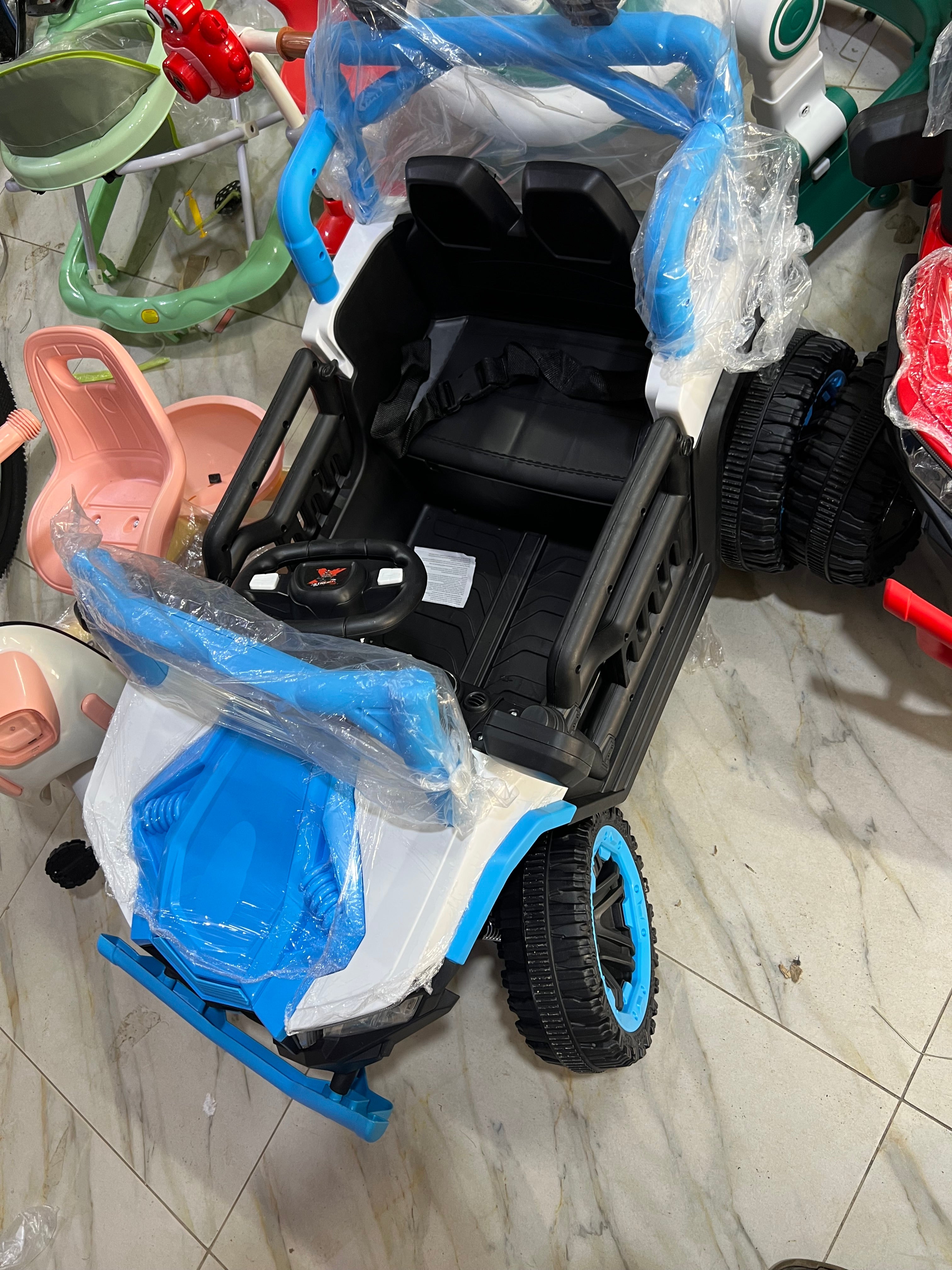 🚗💨 Offrez l’aventure à votre enfant !

Découvrez cette superbe voiture électrique rechargeable télécommandée, parfaite pour les enfants de 1 à 6 ans.