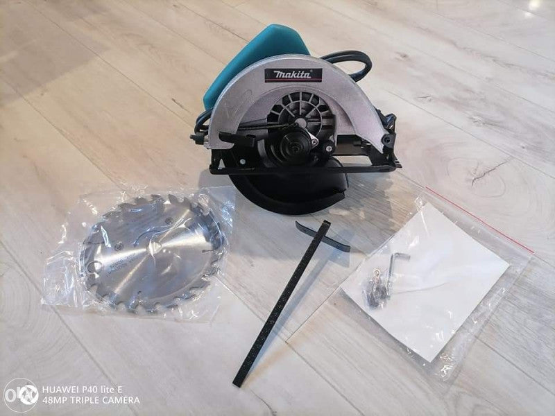 🔧 Scie Circulaire MAKITA 5806B – Puissance &amp; Précision à Petit Prix ! 🔧