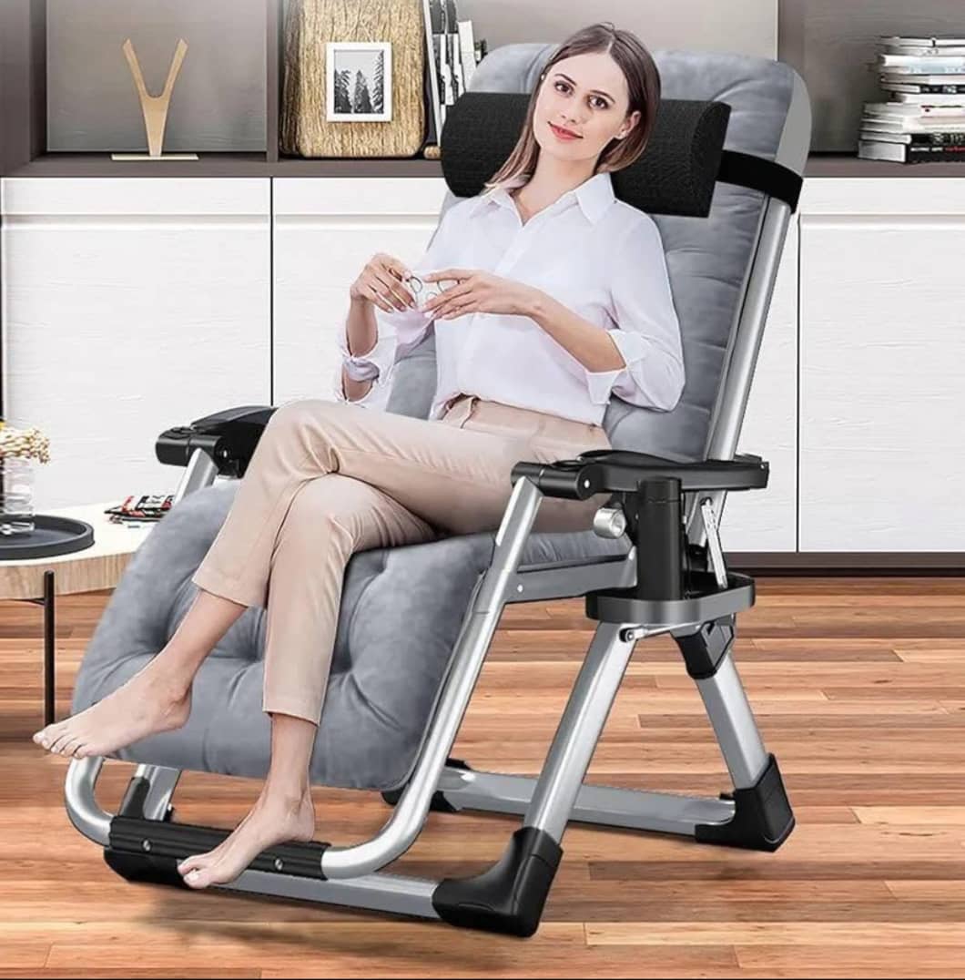Chaise pliable orthopédique, ultra  confort.                                            Offrez-vous un moment de détente avec cette chaise robuste, rembouree en mousse epaisse, idéal pour le salon , la terrasse, camping ou même le bureau.